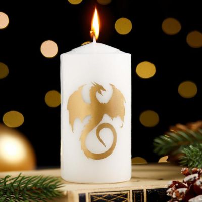 Фото Свеча новогодняя "Символ года 2024", (d)5х(h)10см, цилиндр, белая с золотым драконом  СимаГлобал  9668607. Интернет-магазин FOROOM