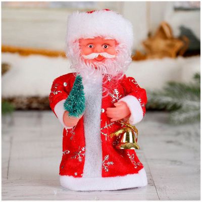 Фото Фигура декоративная "Дед Мороз в длинной шубе, с ёлкой" (h)17см, двигающаяся Зимнее Волшебство  1111394. Интернет-магазин FOROOM
